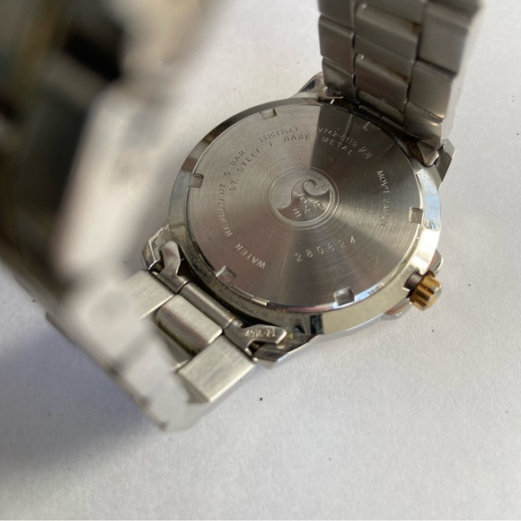 Seiko Men's Watch V742-8119 Two Tone Gold Silver Day Date Quartz Classic Career - Picture 9 of 9